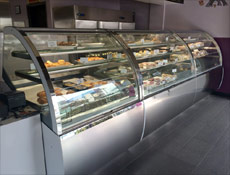 Cora 2: deli / pastry with front curved stainless steel panels