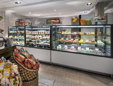 Italia 2: deli / pastry with Grab & Go