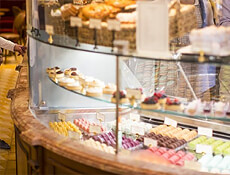 Rosa: 90° pastry and macaroons