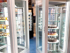 Vision: H76 deli / pastry & revolving shelves